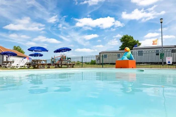 Отель Oyster Etchingham Seaview Уитстабл Экстерьер фото