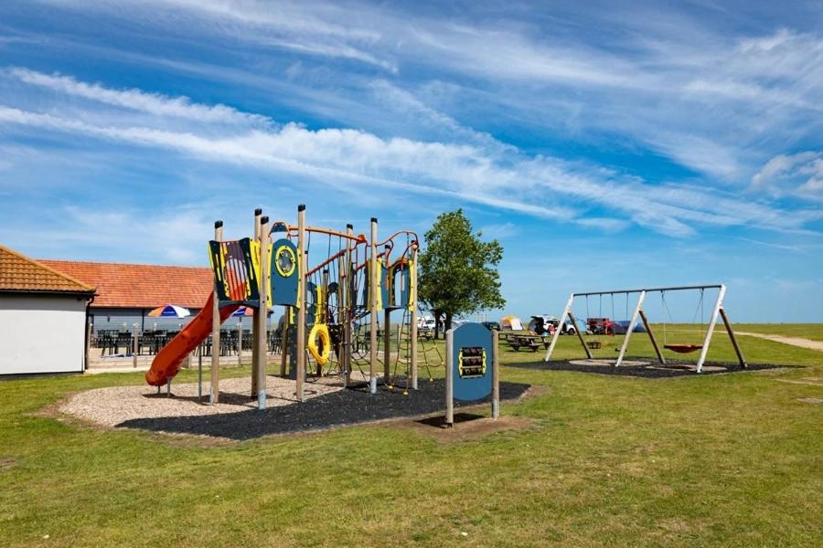 Отель Oyster Etchingham Seaview Уитстабл Экстерьер фото