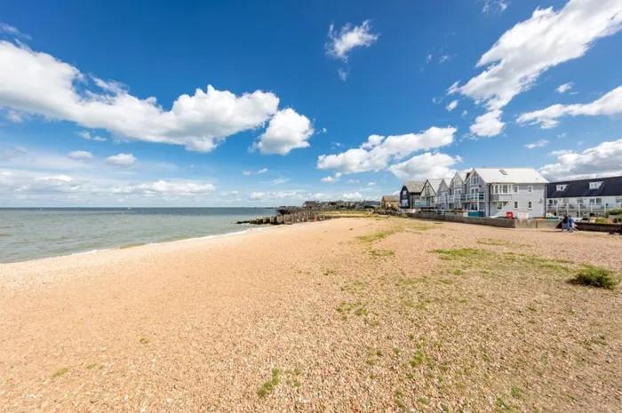 Отель Oyster Etchingham Seaview Уитстабл Экстерьер фото